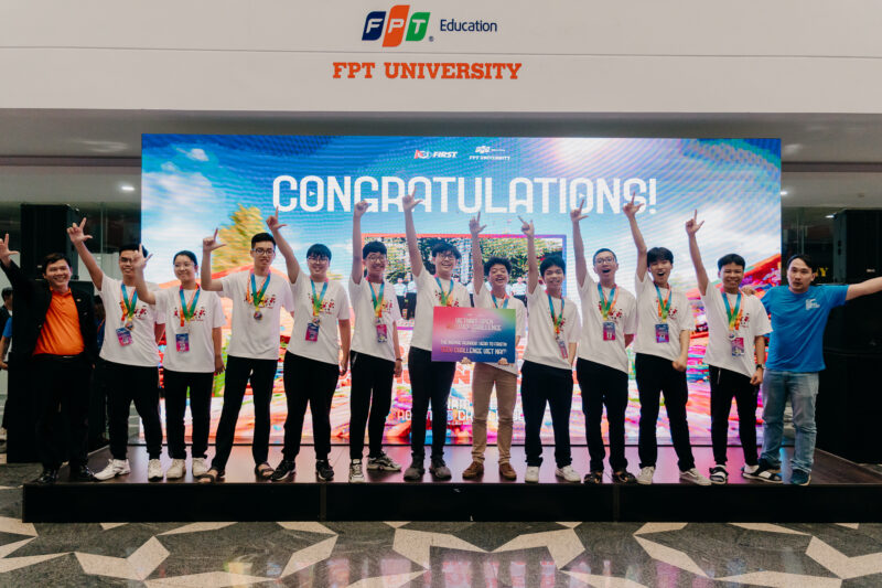 Đội LQD - Piogineer (THPT Chuyên Lê Quý Đôn - Đà Nẵng) là một trong hai đội tiến vào vòng Chung kết toàn quốc diễn ra tại Hà Nội vào tháng 2 năm nay